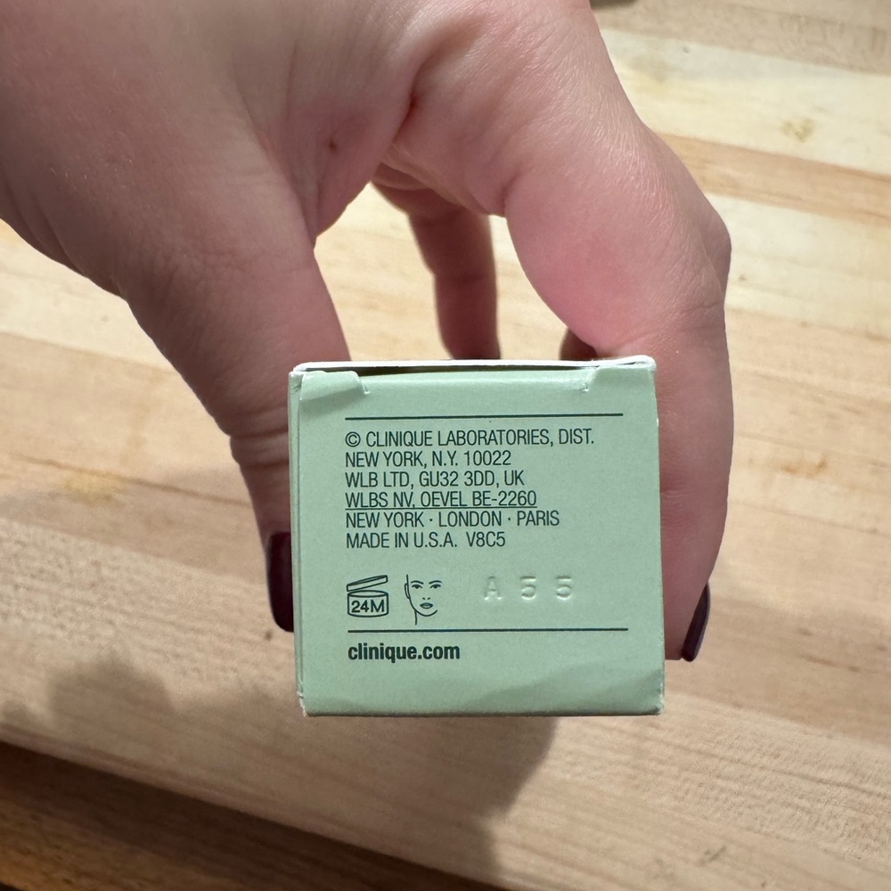 Clinique Even Better Clinical Serum - Silver and White - Picture 3 of 6